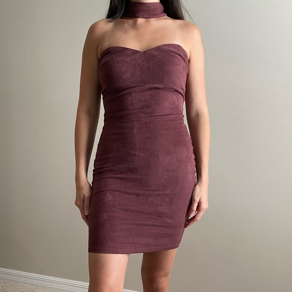 High neck no sleeve dress